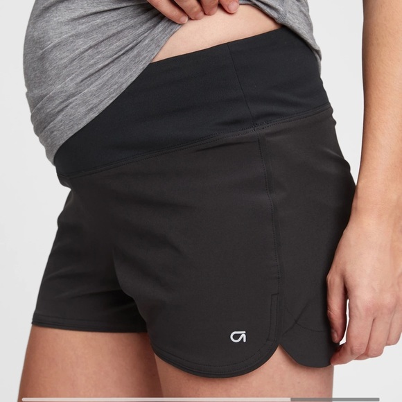 Maternity GapFit 3.5" Running Shorts in Gray Size Small - Picture 3 of 5